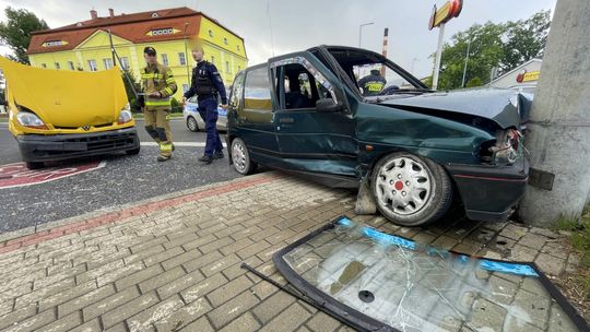 Zderzenie na wypadkowym skrzyżowaniu w Pieszycach