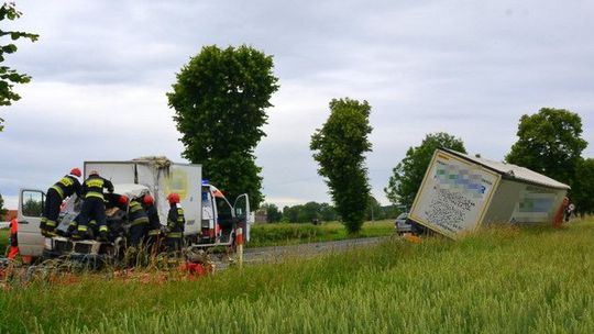 ZDERZENIE TIRA Z SAMOCHODEM DOSTAWCZYM