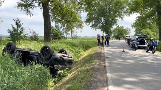 Zderzenie Toyoty z Porsche na drodze z Lutomii do Pieszyc