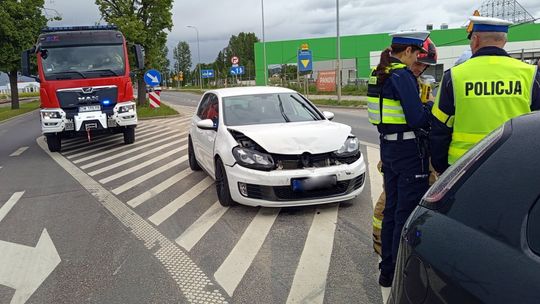 Zderzenie trzech pojazdów, przy wjeździe do Bielawy