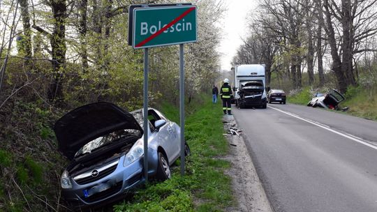 Zderzenie trzech pojazdów w Boleścinie