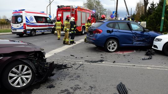 Zderzenie trzech pojazdów w Pieszycach