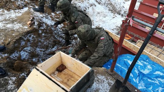ZDJĘCIA Z AKCJI SAPERÓW W DZIERŻONIOWIE