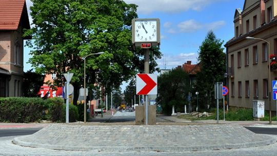 ZEGAR NA RONDZIE W DZIERŻONIOWIE