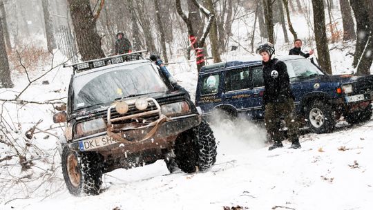 ZIMOWE STARCIE NA TORZE W DZIKOWCU