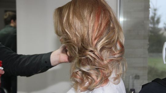 ŹLE WYKONANA USŁUGA KOSMETYCZNA CZY FRYZJERSKA? JAKIE PRAWA PRZYSŁUGUJĄ KLIENTOM SALONÓW URODY?