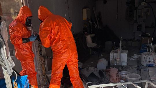 Zlikwidowane profesjonalne laboratorium, zabezpieczone kilogramy metamfetaminy i zatrzymanych pięć osób