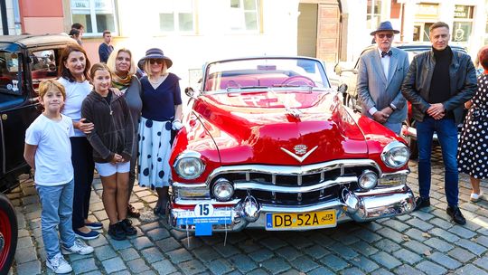 Złote lata motoryzacji ożyły w Świdnicy – relacja z IV edycji wyjątkowego rajdu