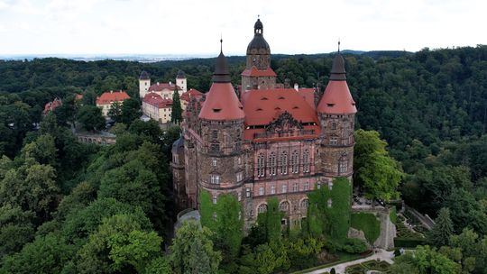 ,,Złoty Pociąg: 10 Lat Później” – Letni Festiwal Tajemnic w Zamku Książ