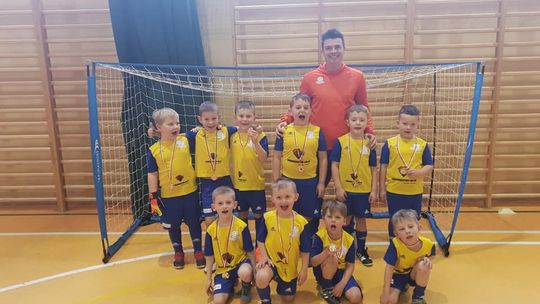 Zmagania najmłodszych piłkarzy UKS Siódemka Bielawa