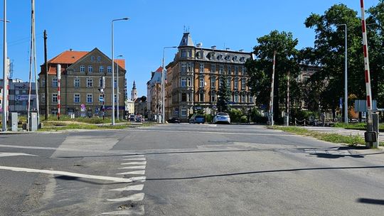 Zmiana organizacji ruchu przy ul. Wałbrzyskiej. Zamknięcie przejazdu kolejowego od 17 do 26 sierpnia