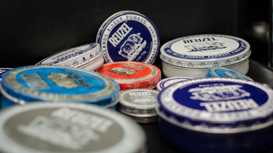 Zrób wrażenie swoją fryzurą – pasta do włosów męska w codziennej pielęgnacji