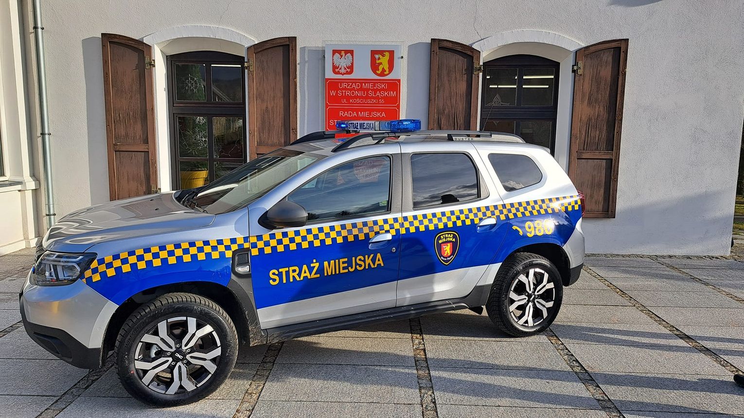 Strażnicy Miejscy W Stroniu Śląskim Mają Nowy Samochód 8038