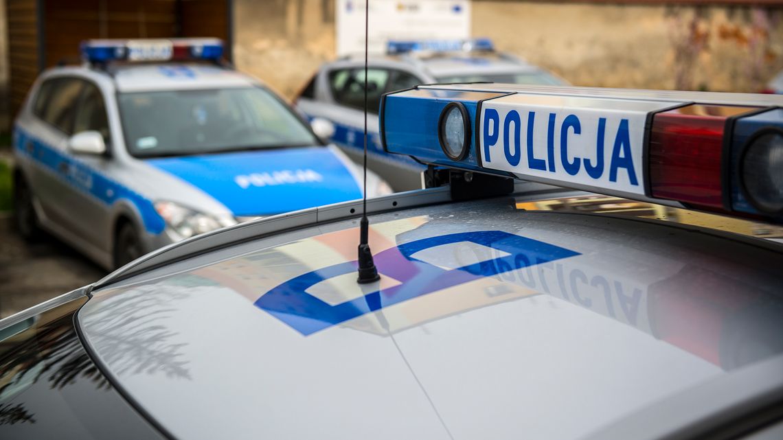 20 transakcji lub prób płatności, wykonała kobieta przywłaszczoną kartą płatniczą