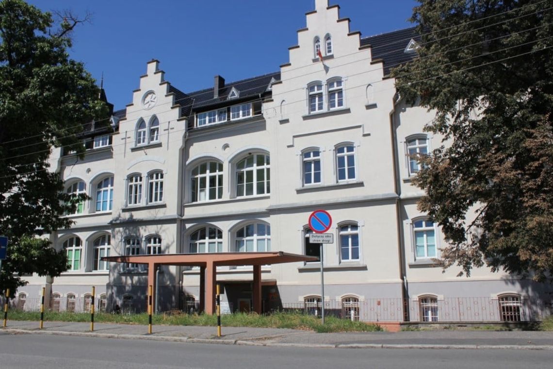 500 TYS. ZŁ OD WOJEWODY NA WSPARCIE SZPITALA W DZIERŻONIOWIE