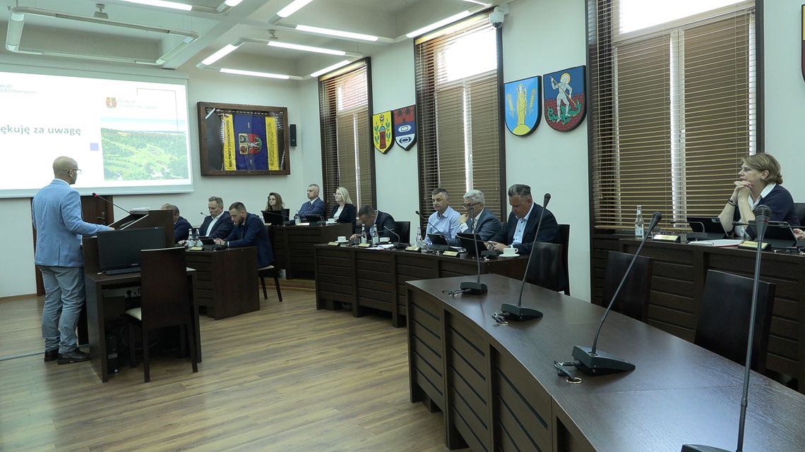 Absolutorium i wotum zaufania dla zarządu Powiatu Dzierżoniowskiego