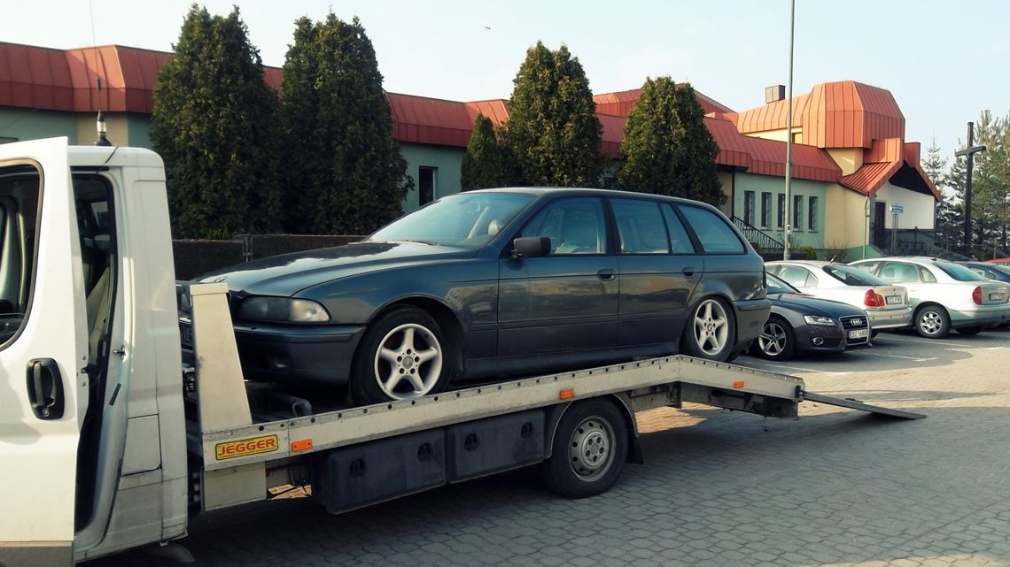 AUTA ZNIKAJĄ Z PARKINGÓW I INNYCH MIEJSC PUBLICZNYCH AUTA ZNIKAJĄ Z PARKINGÓW I INNYCH MIEJSC PUBLICZNYCH