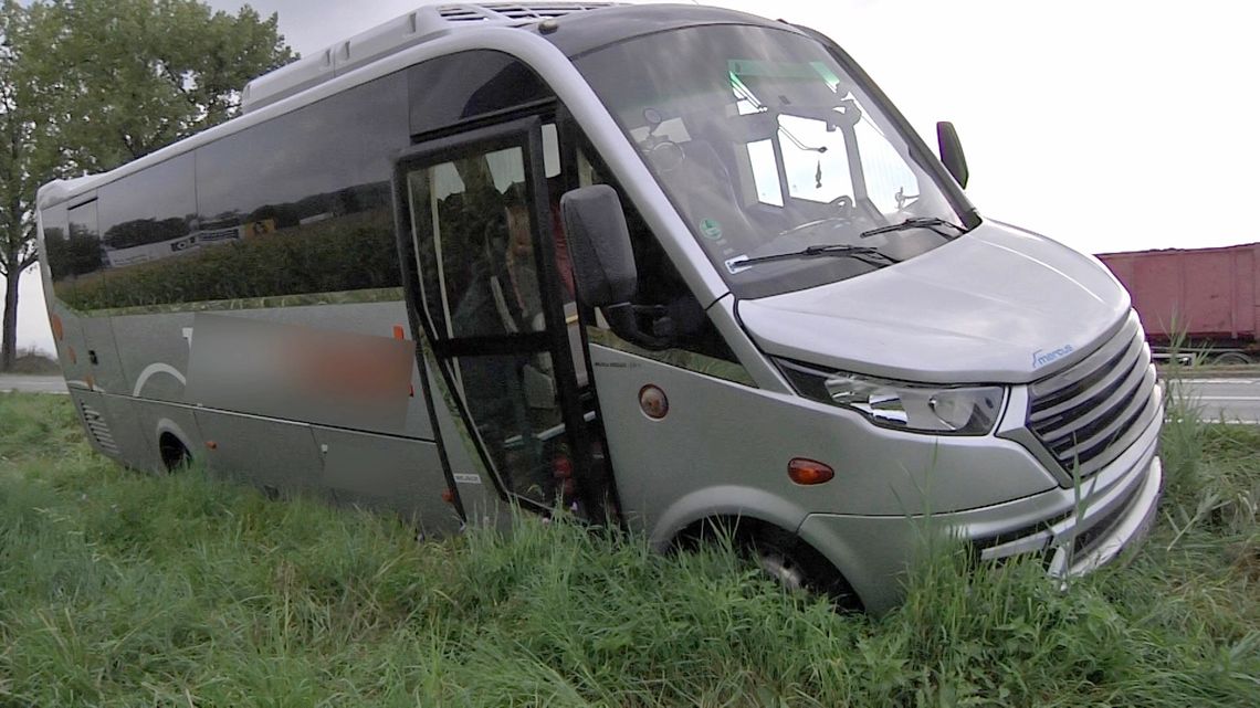 Autobus wypadł z  "ósemki"