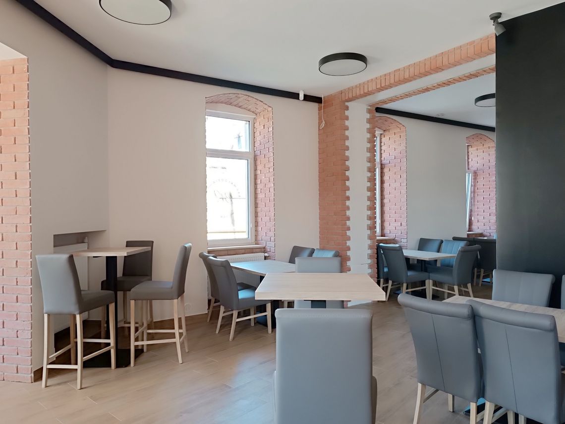 Bar „Małgosia” w Kłodzku znów otwarty! Nowa odsłona po powodzi zachwyca gości Bar „Małgosia” w Kłodzku znów otwarty! Nowa odsłona po powodzi zachwyca gości