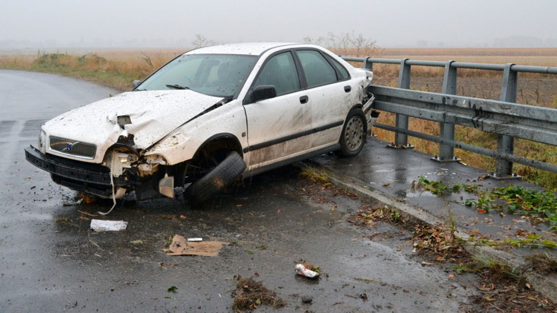 BARIERKI RATUJĄ PRZED WJECHANIEM DO POTOKU BARIERKI RATUJĄ PRZED WJECHANIEM DO POTOKU