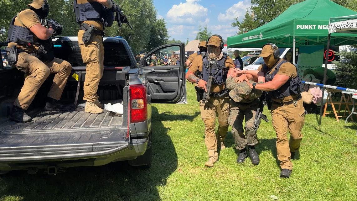 Bezpieczne wakacje ze służbami mundurowymi nad Jeziorem Bielawskim