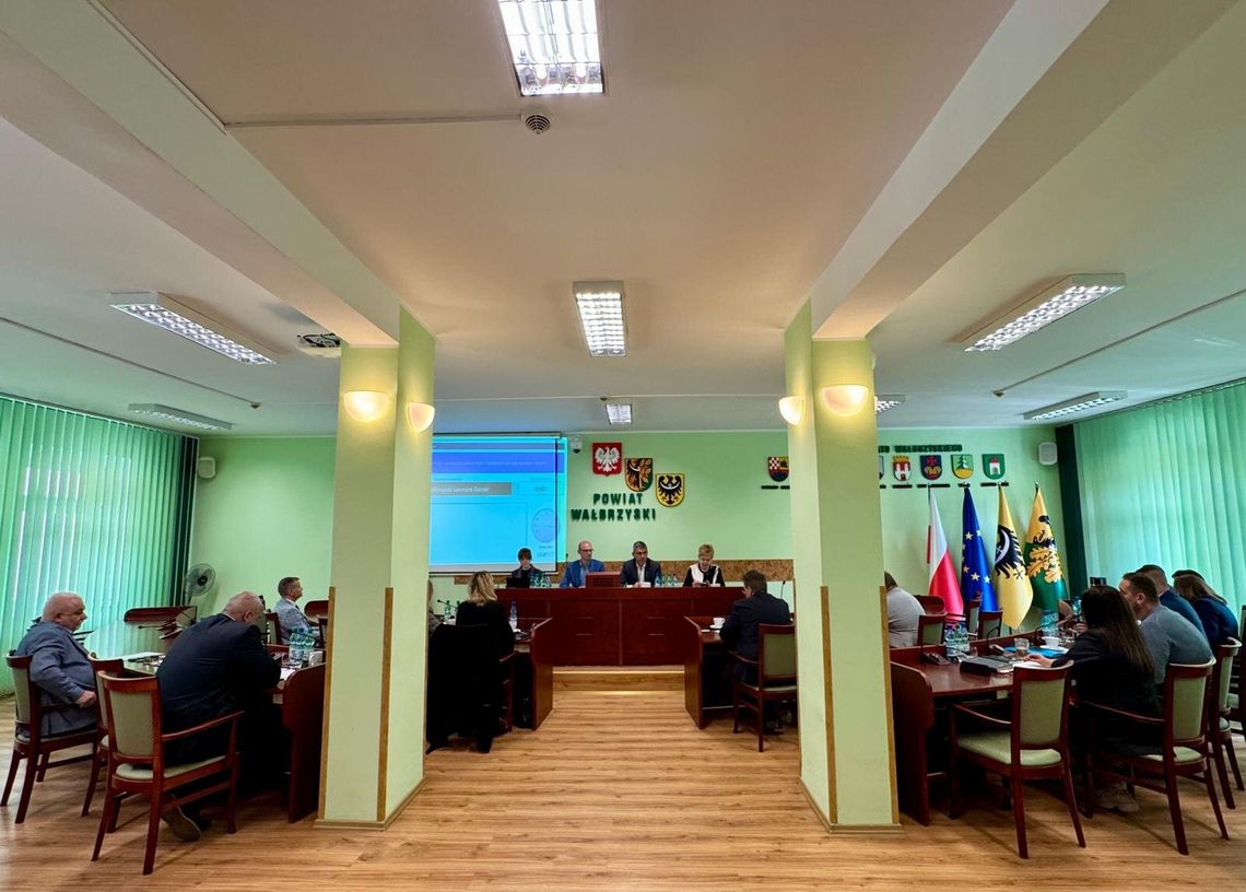 Bezpieczniej na Zamkowej – Powiat Wałbrzyski wspiera modernizację drogi w Jedlinie-Zdroju Bezpieczniej na Zamkowej – Powiat Wałbrzyski wspiera modernizację drogi w Jedlinie-Zdroju