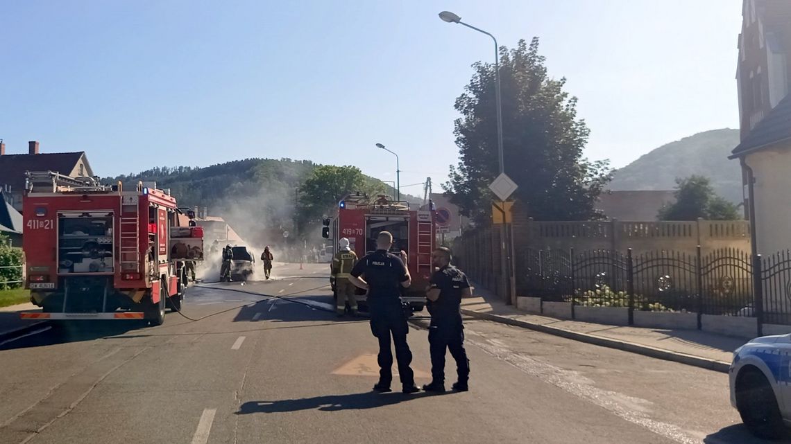 Bielawa, pożar pojazdu na Waryńskiego Bielawa, pożar pojazdu na Waryńskiego