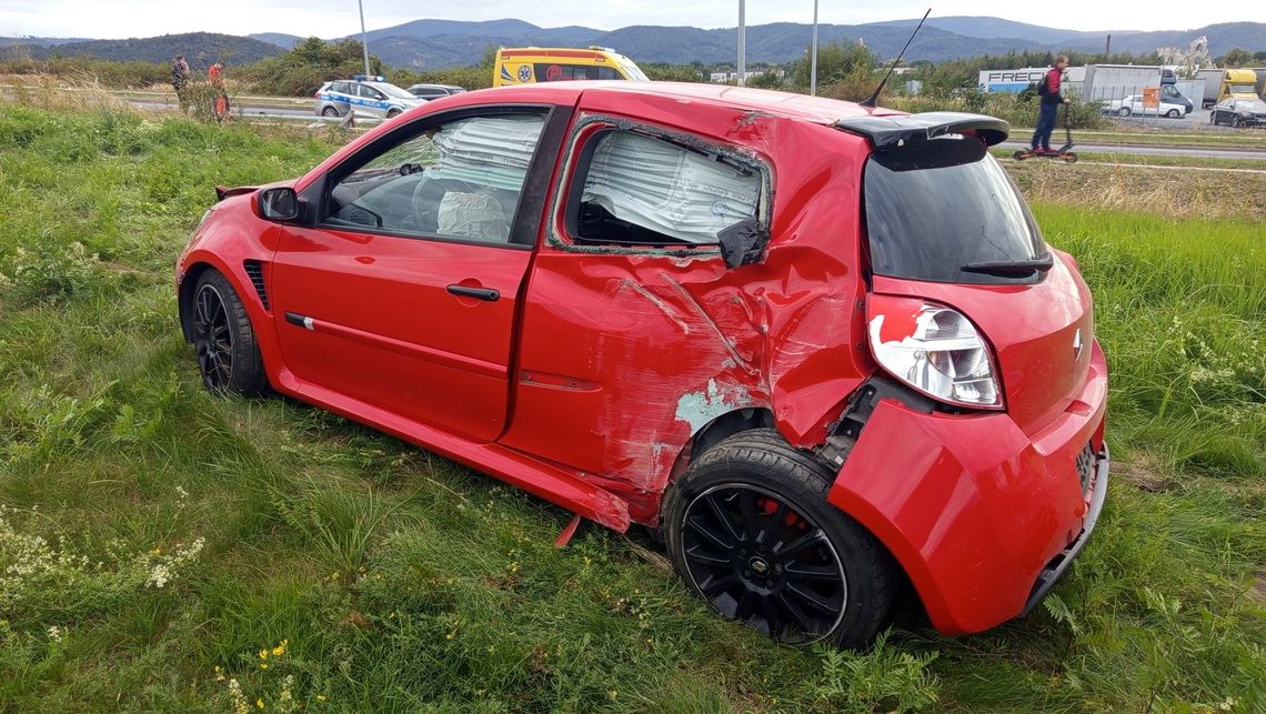 Bielawa, Renault wypadł z obwodnicy