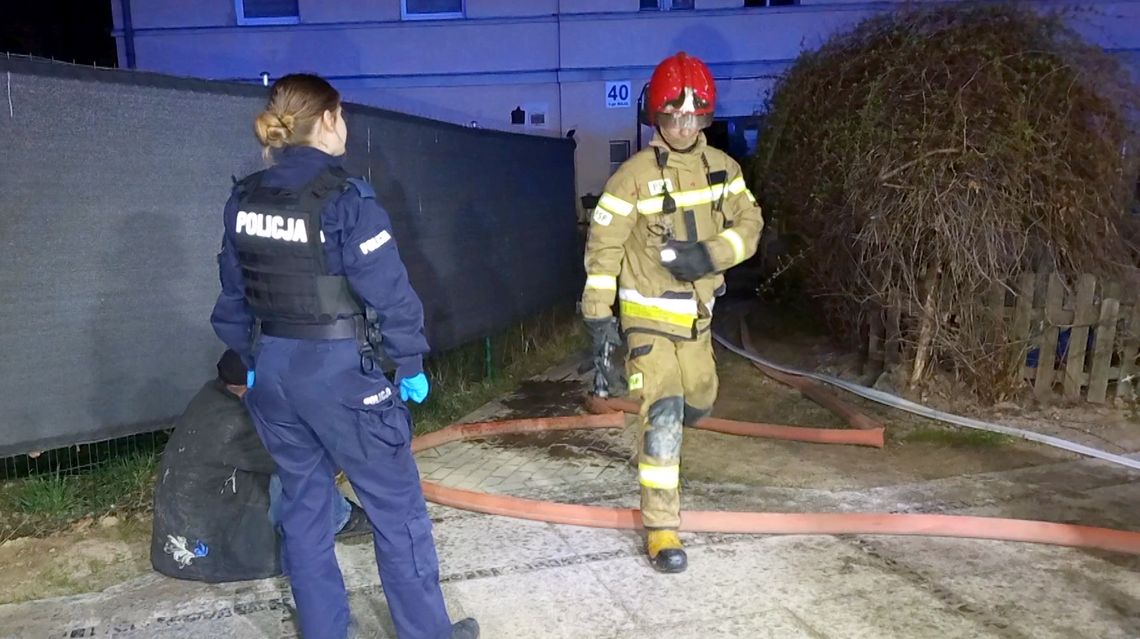 Bielawa. Szybka i zdecydowana reakcja policjantów podczas pożaru domu