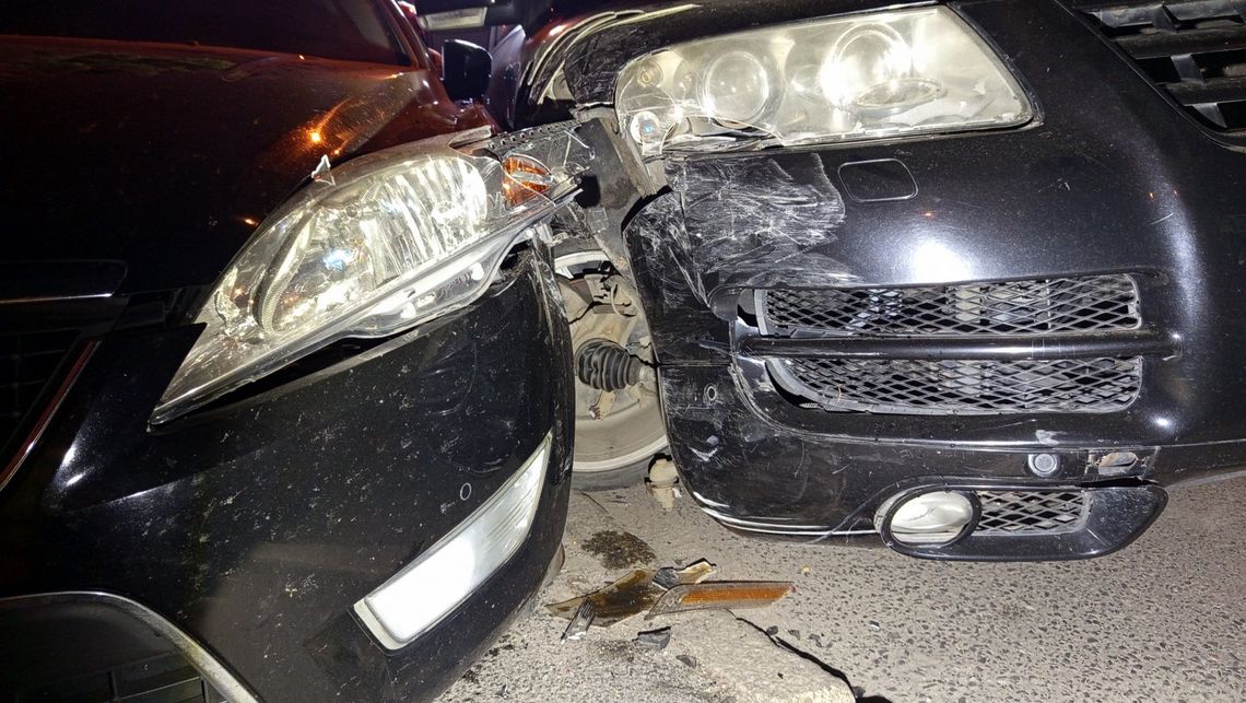 Bielawa, uderzył w zaparkowanego Forda i uciekł