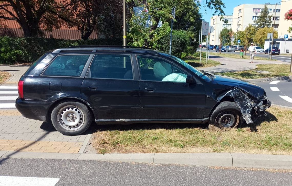 Bielawa, zatrzymanie nietrzeźwego kierowcy po uderzeniu w zaparkowany pojazd