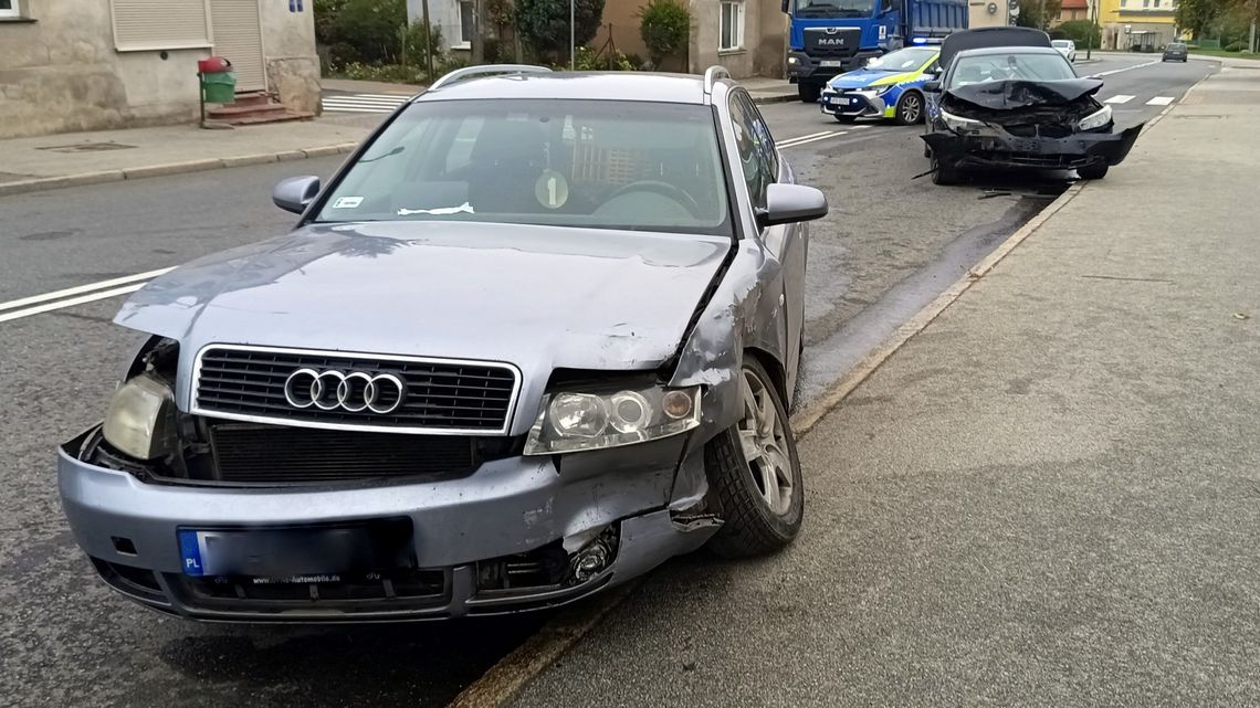 Bielawa, zderzenie Audi z BMW na Waryńskiego