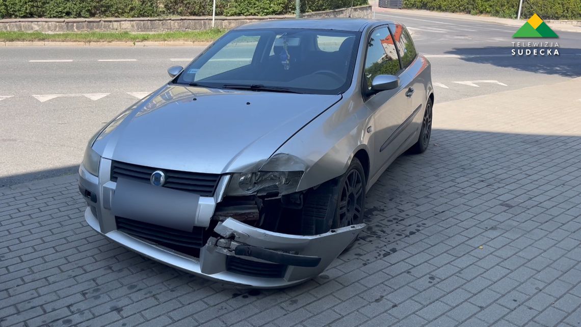 Bielawa. Zderzenie Fiata ze Skodą na Piastowskiej Bielawa. Zderzenie Fiata ze Skodą na Piastowskiej