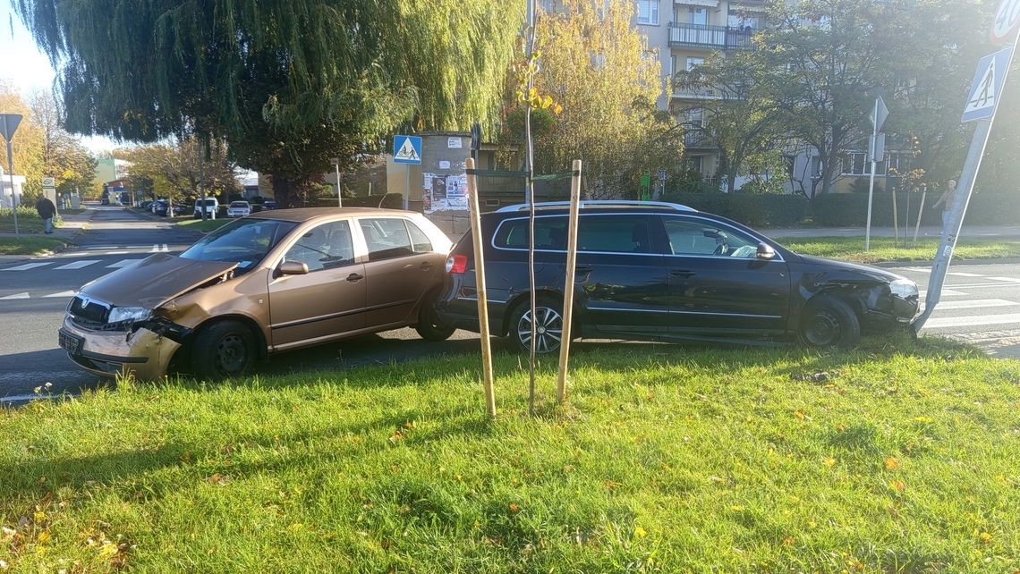 Bielawa. Zderzenie Skody z Volkswagenem na Andersa