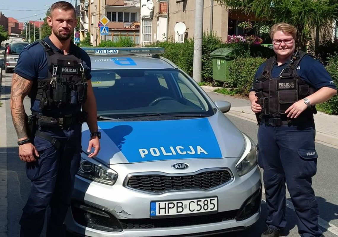 Bielawscy policjanci uratowali mężczyznę z zadymionego mieszkania Bielawscy policjanci uratowali mężczyznę z zadymionego mieszkania