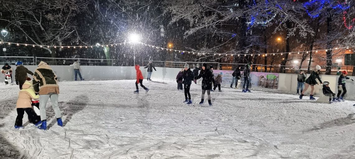 BIELAWSKI SYLWESTER NA LODOWISKU BIELAWSKI SYLWESTER NA LODOWISKU