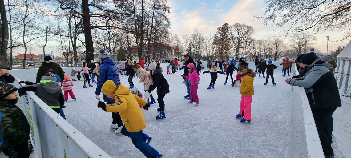 BIELAWSKIE LODOWISKO – ZMIANA GODZIN OTWARCIA BIELAWSKIE LODOWISKO – ZMIANA GODZIN OTWARCIA