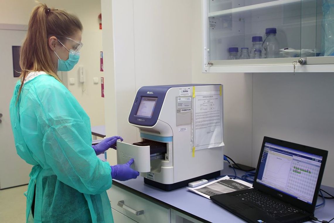 BLISKO 1000 DODATKOWYCH TESTÓW NA OBECNOŚĆ KORONAWIRUSA WŚRÓD PRACOWNIKÓW DOLNOŚLĄSKICH SZPITALI BLISKO 1000 DODATKOWYCH TESTÓW NA OBECNOŚĆ KORONAWIRUSA WŚRÓD PRACOWNIKÓW DOLNOŚLĄSKICH SZPITALI