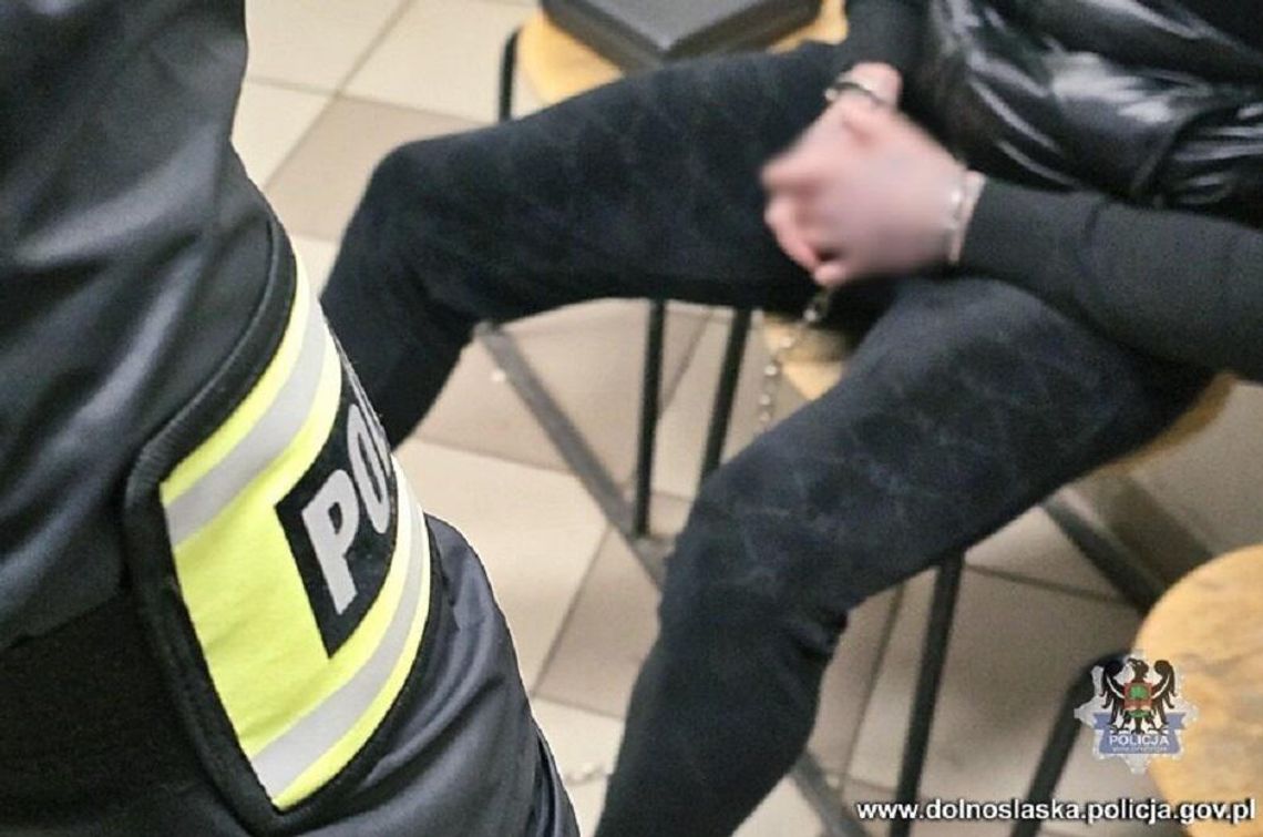 Blisko 30 litrów płynnej amfetaminy nie trafi na czarny rynek