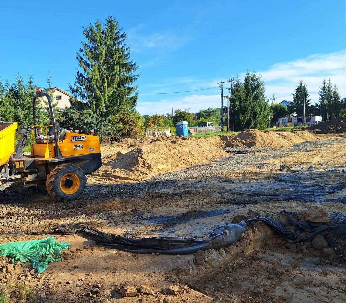 BUDOWA NOWOCZESNEGO KOMPLEKSU SPORTOWEGO ORLIK PRZY SZKOLE PODSTAWOWEJ W GRODZISZCZU