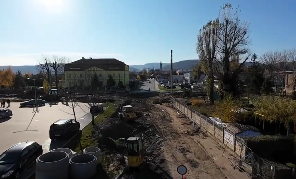 Budowa ronda na skrzyżowaniu ulic Ogrodowej i Bielawskiej w Pieszycach