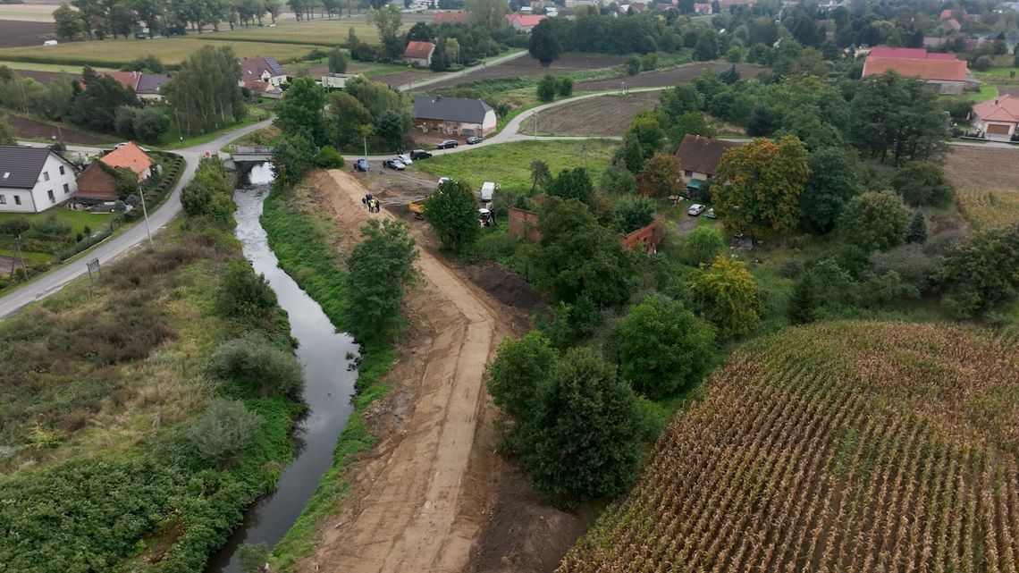 Budowa wałów przeciwpowodziowych w Nowiźnie