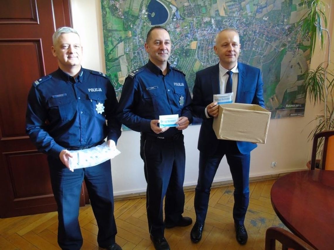 BURMISTRZ BIELAWY PRZEKAZAŁ NARKOTESTY BURMISTRZ BIELAWY PRZEKAZAŁ NARKOTESTY