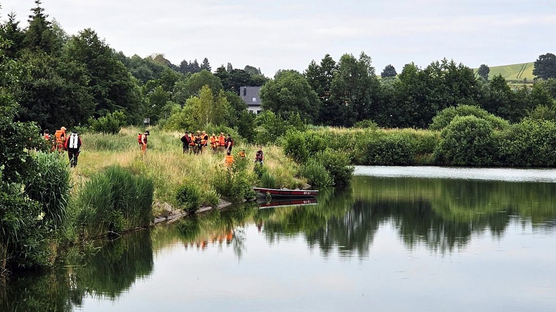 Ciało wędkarza wyłowione ze zbiornika przy Szewskiej w Bielawie Ciało wędkarza wyłowione ze zbiornika przy Szewskiej w Bielawie