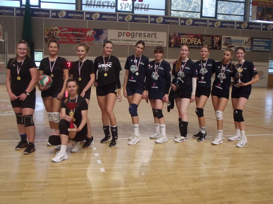 Czarne Asy wygrywają Jesienny Turniej Siatkówki w Dzierżoniowie