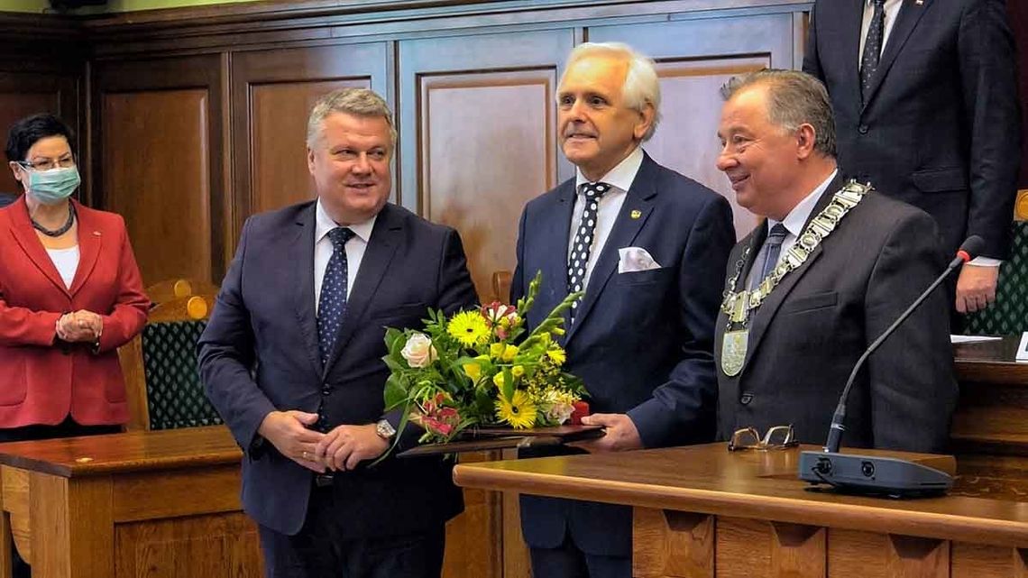 CZERWCOWA SESJA RADY MIEJSKIEJ DZIERŻONIOWA CZERWCOWA SESJA RADY MIEJSKIEJ DZIERŻONIOWA