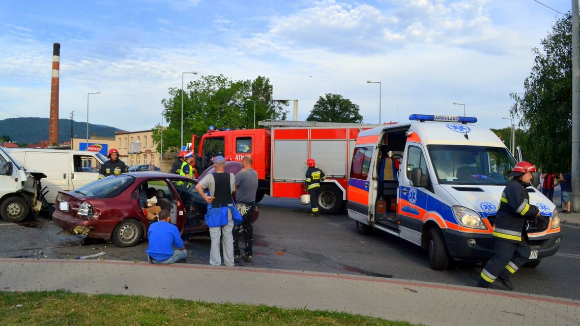 CZTERY OSOBY RANNE W KOLEJNYM WYPADKU NA TYM SAMYM SKRZYŻOWANIU 