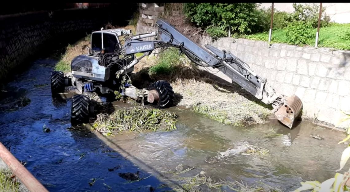 Czyszczenie koryta rzeki i potoku