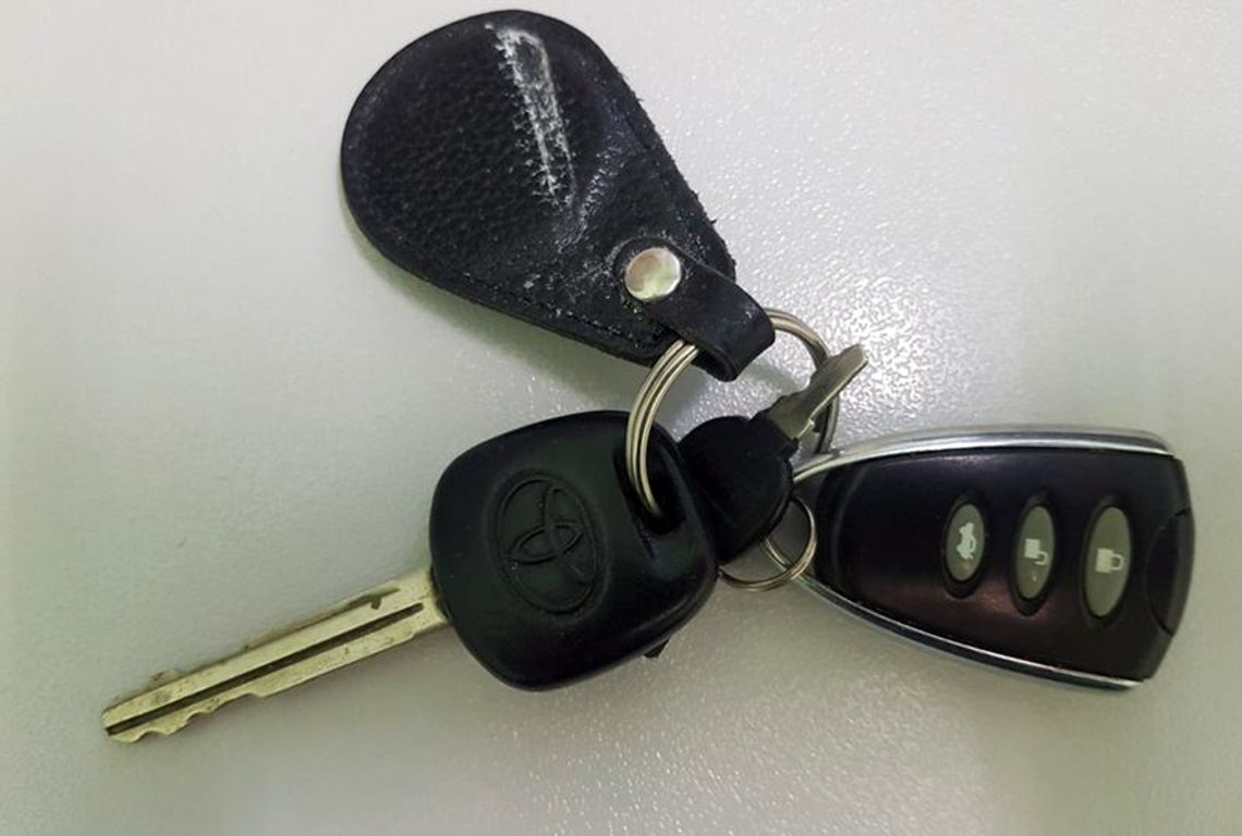 Do odbioru kluczyki do samochodu, znalezione przez policjantów