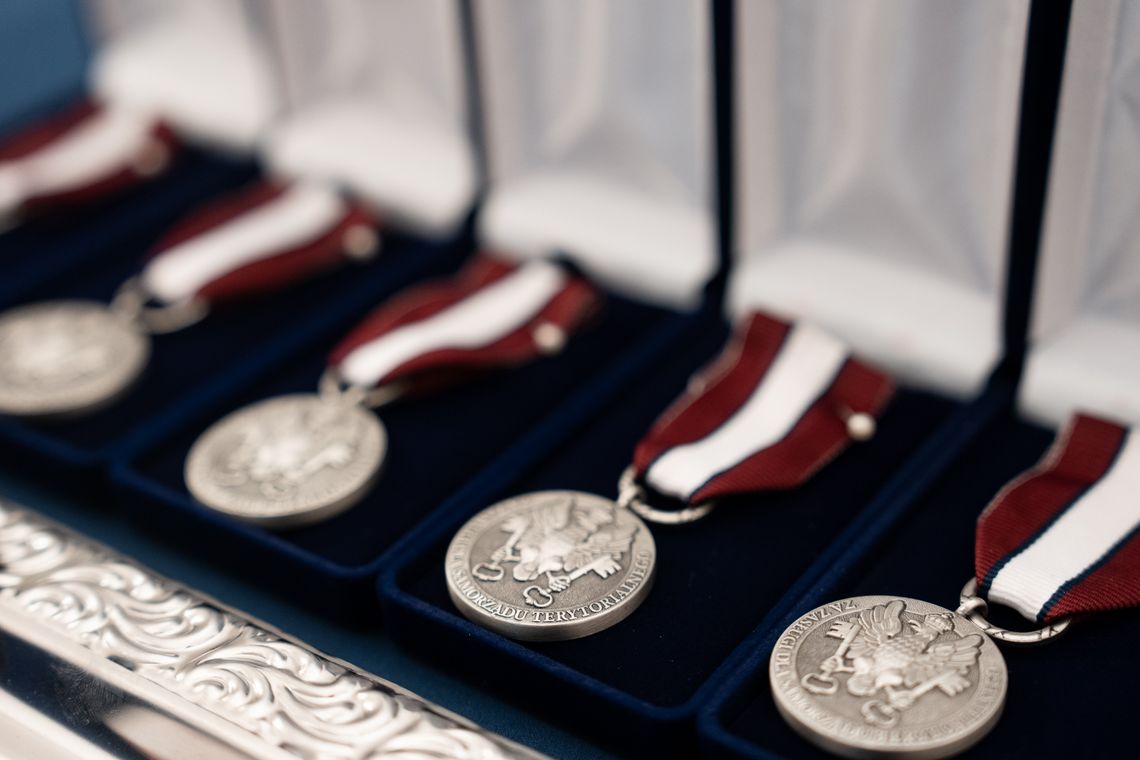 Dolnośląscy samorządowcy z Odznakami Honorowymi za Zasługi dla Samorządu Terytorialnego
